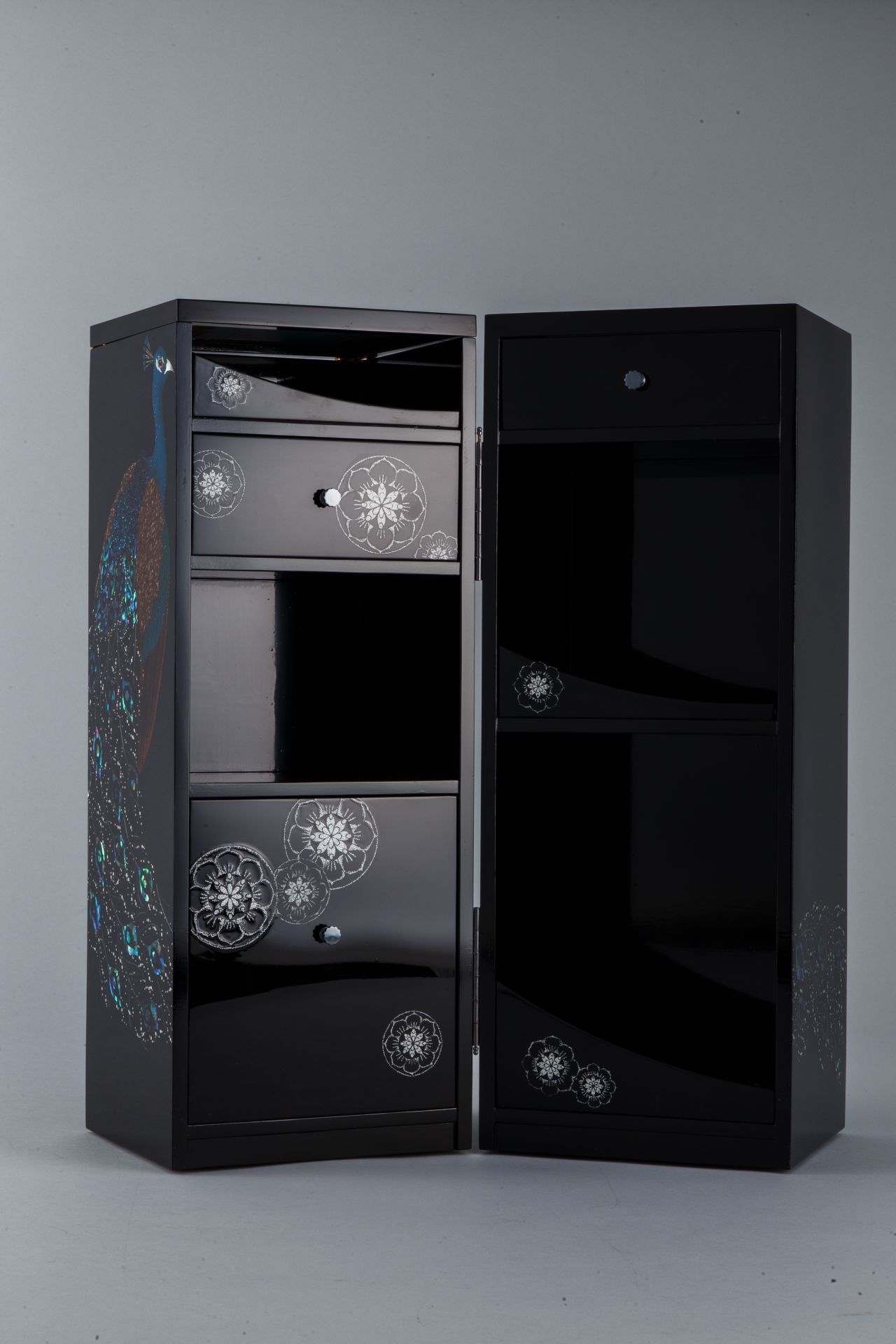 卵花孔雀蒔絵飾鏡台