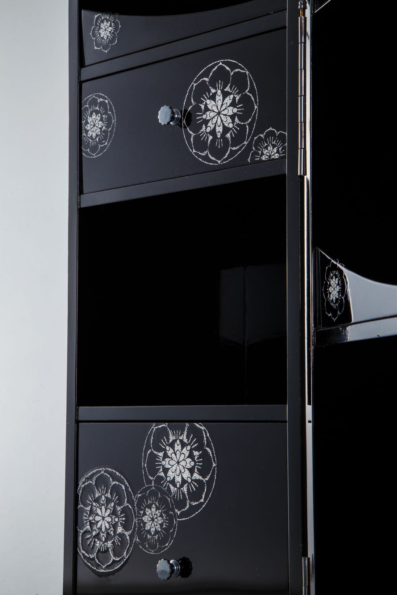 卵花孔雀蒔絵飾鏡台