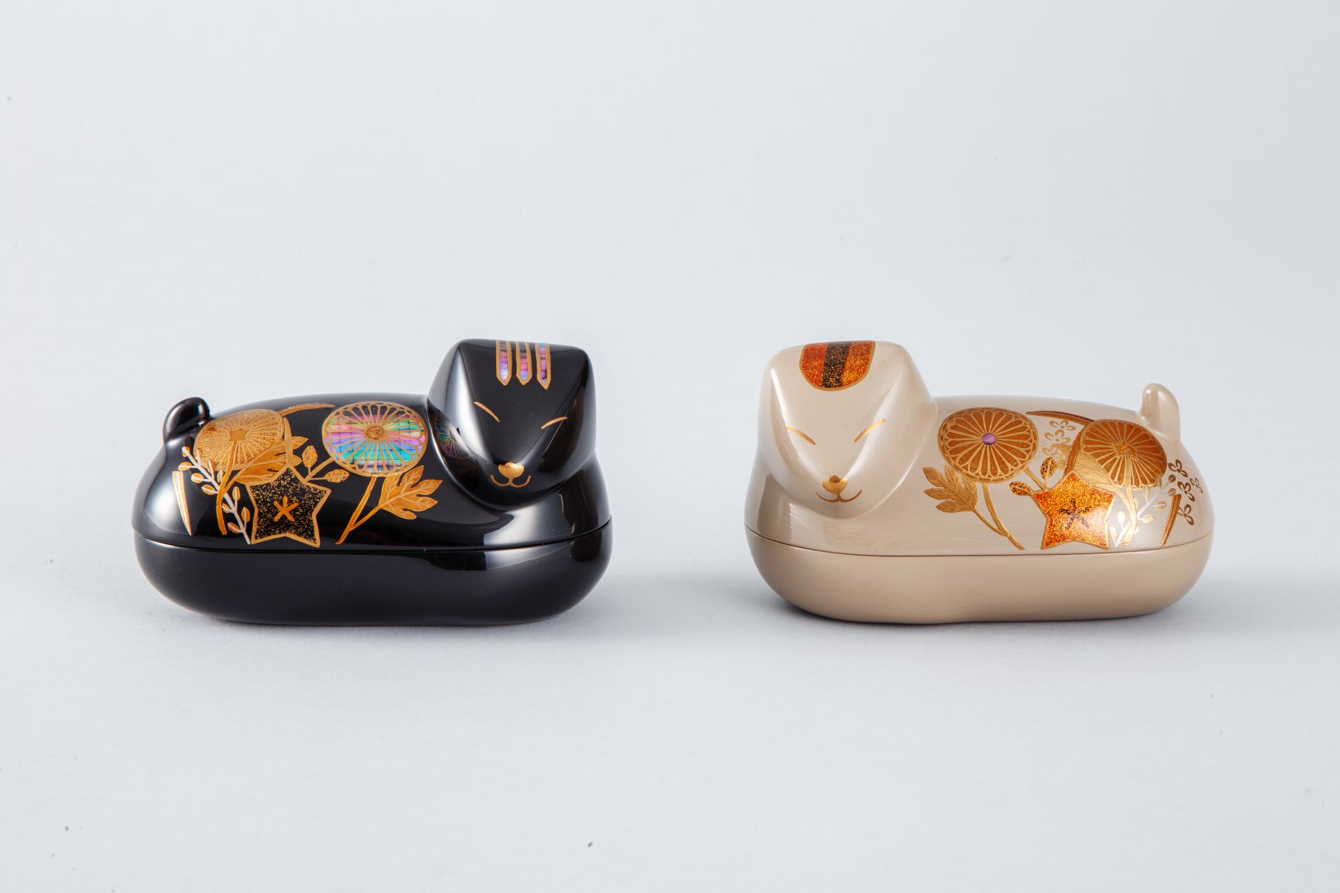 乾漆秋草蒔絵猫筥