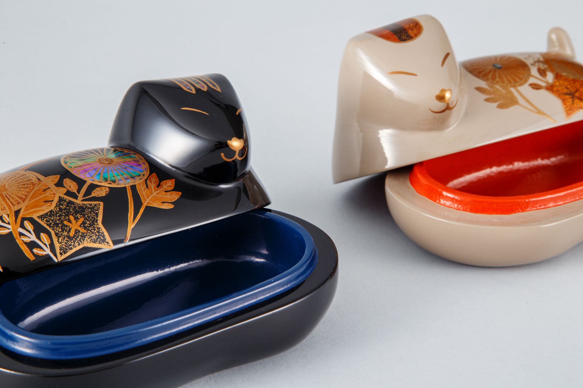 乾漆秋草蒔絵猫筥