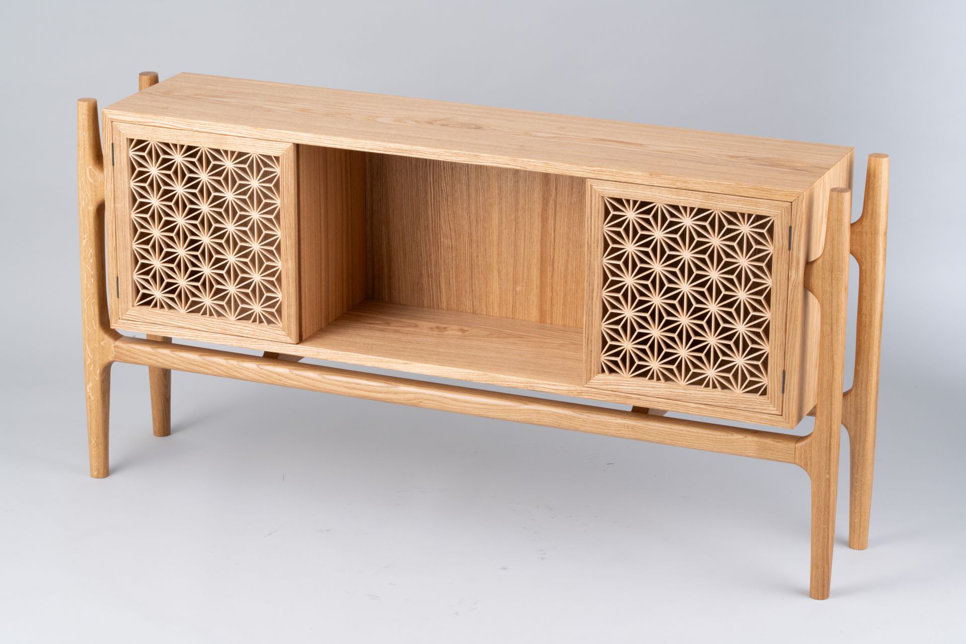 組子細工のサイドボード