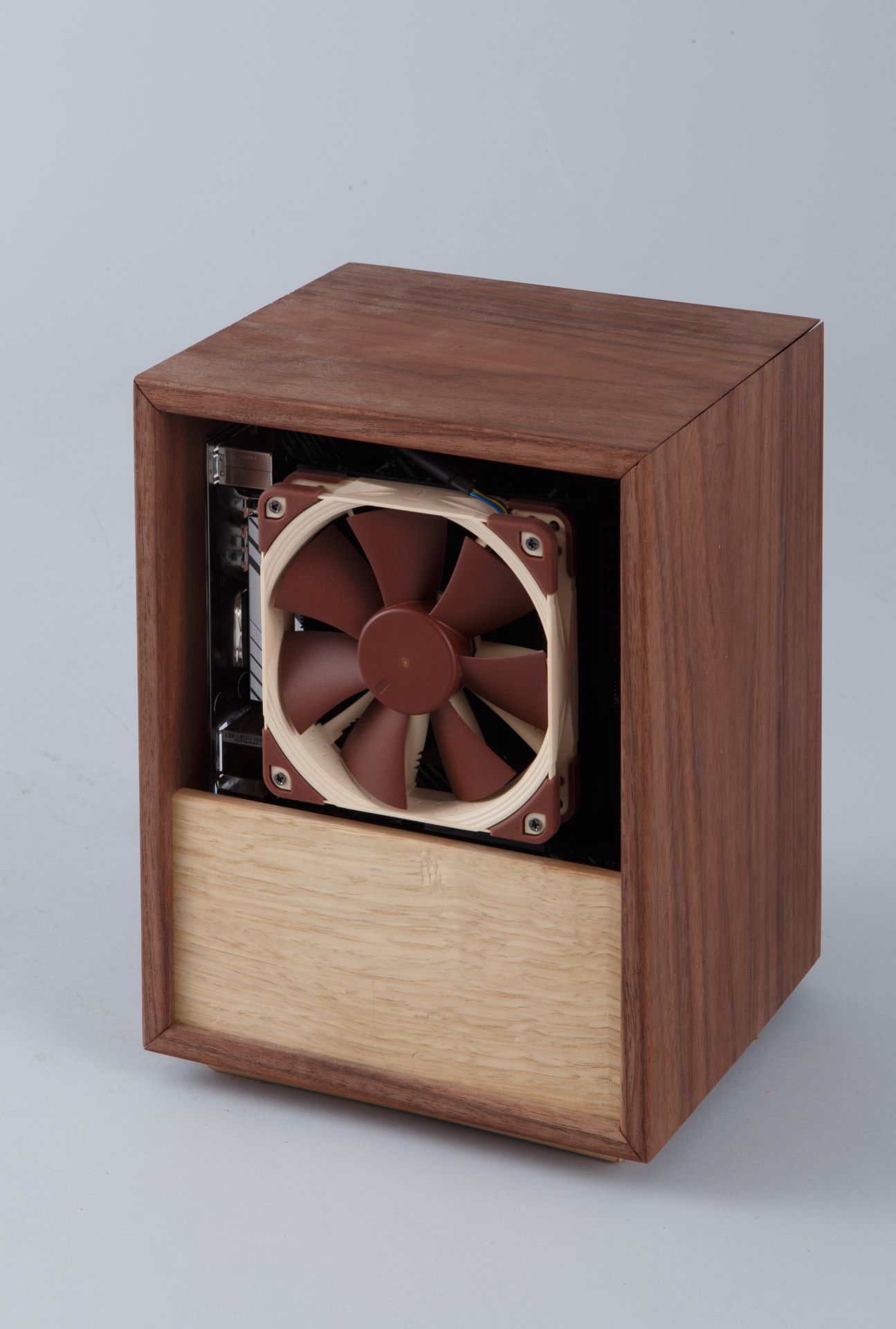 和室にも置けるPCケース