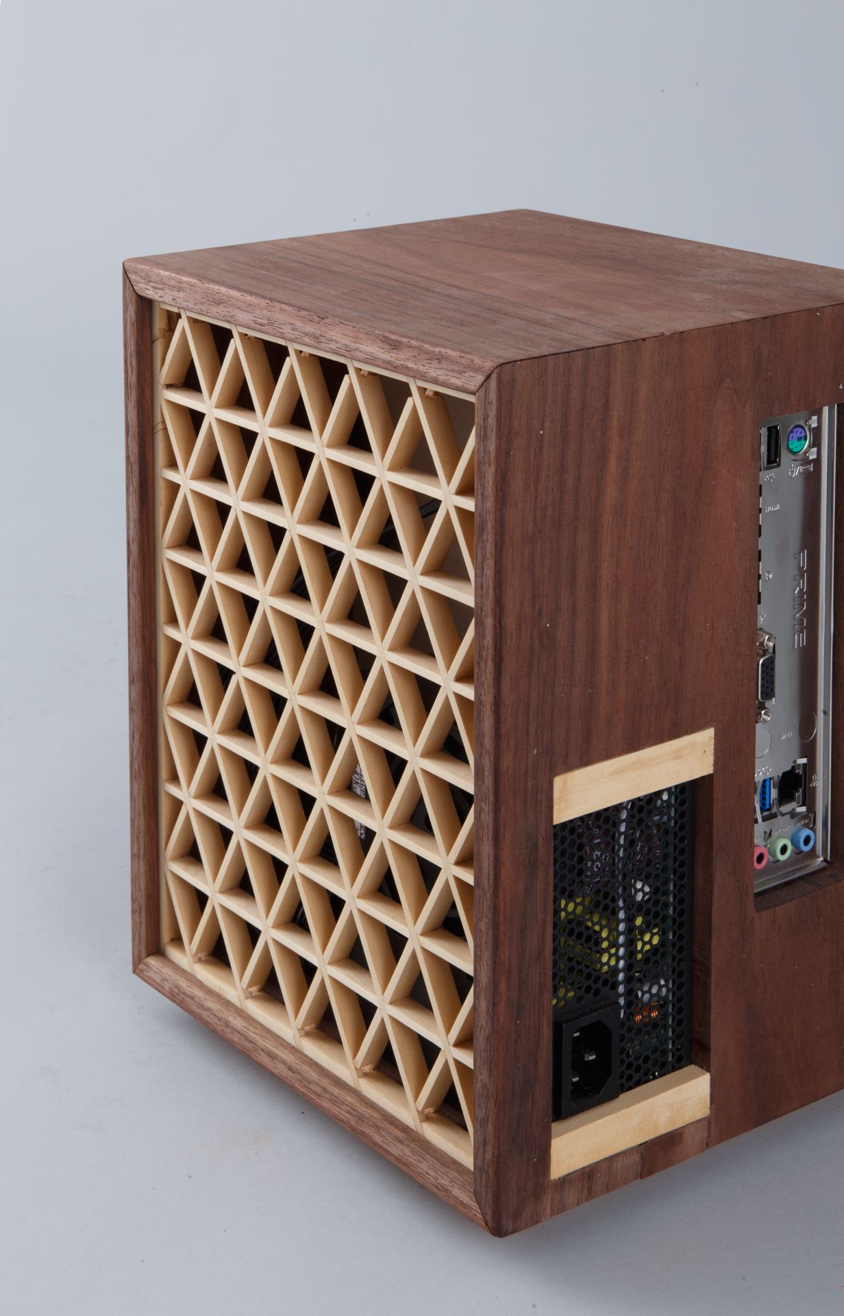 和室にも置けるPCケース