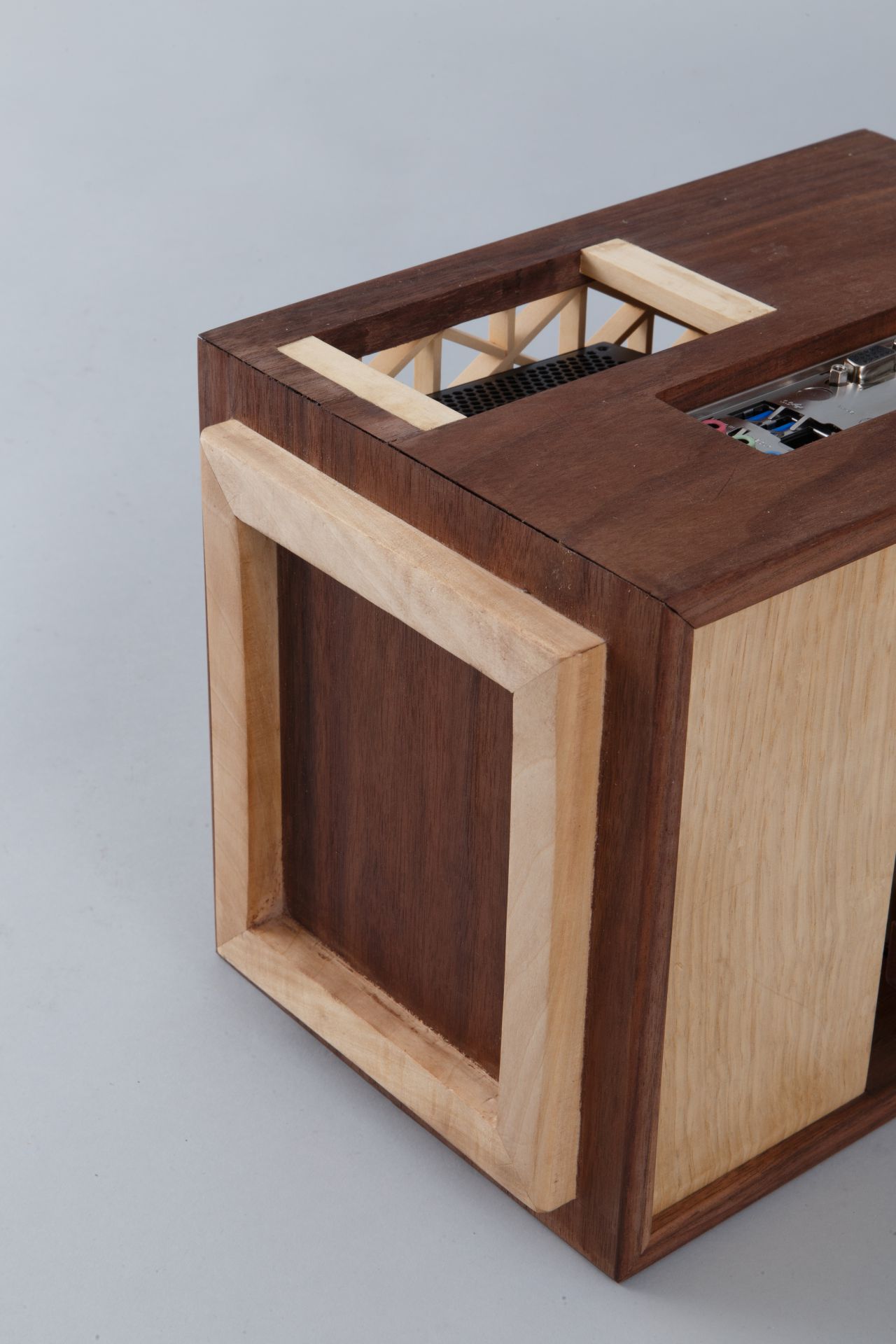 和室にも置けるPCケース