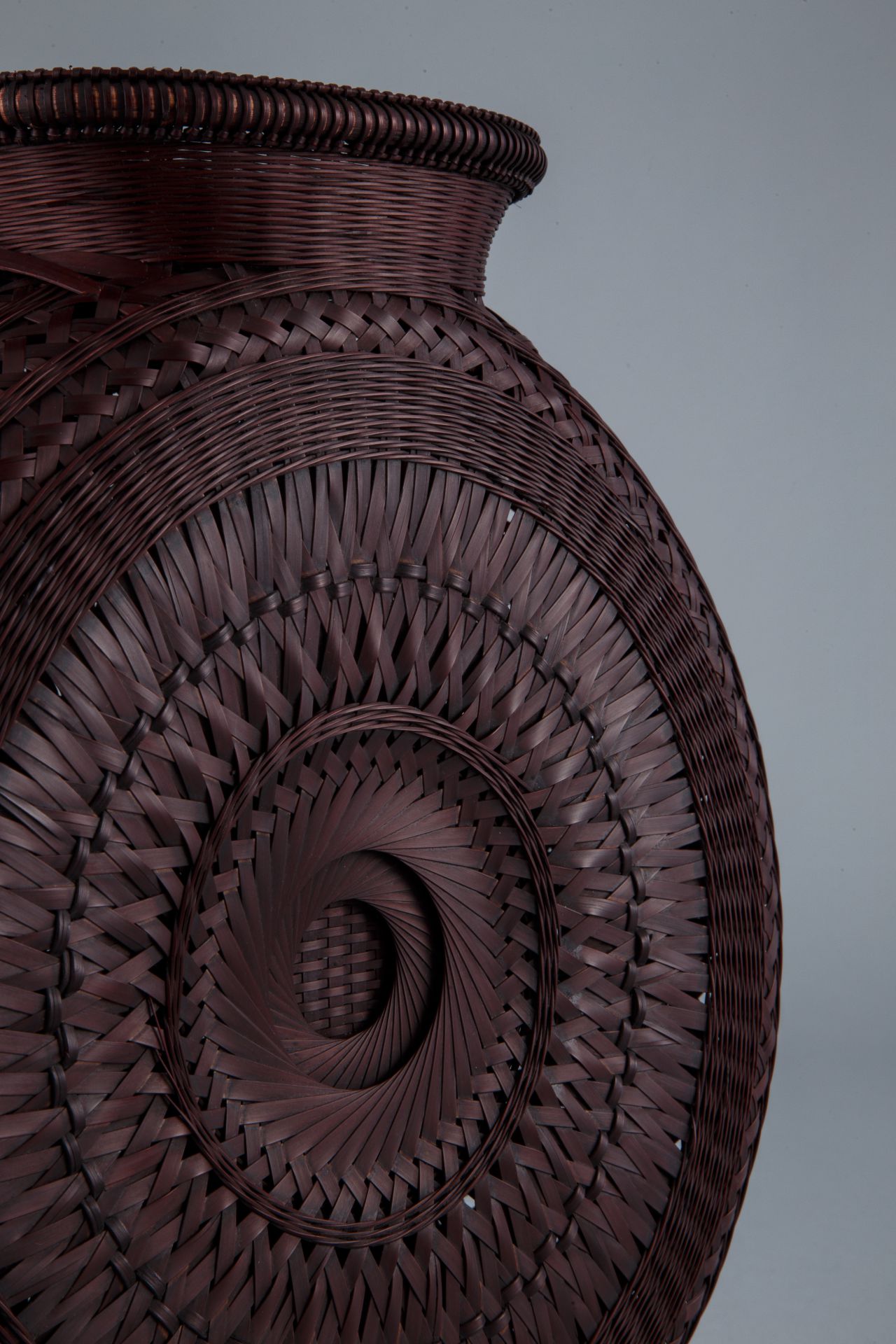 抱月扁壺形花籃