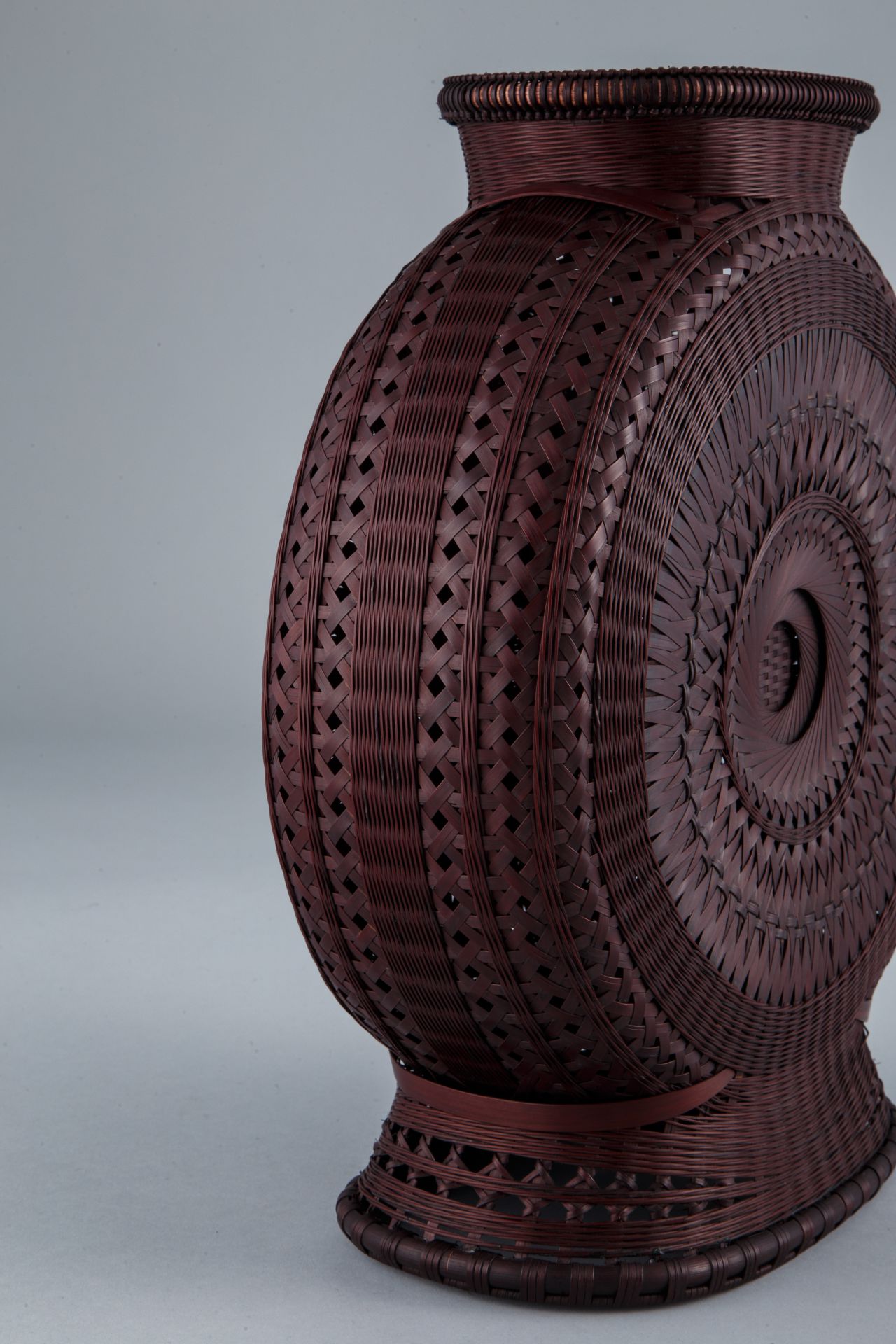 抱月扁壺形花籃